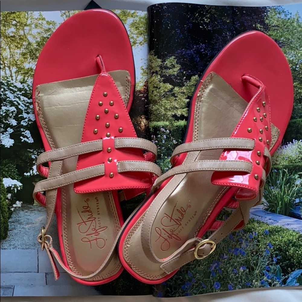 Life stride system sandals.